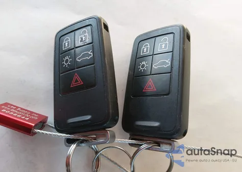 2010 Volvo V70 3.2/3.2 R-Design from USA, damaged, VIN YV1982BW6A1153582